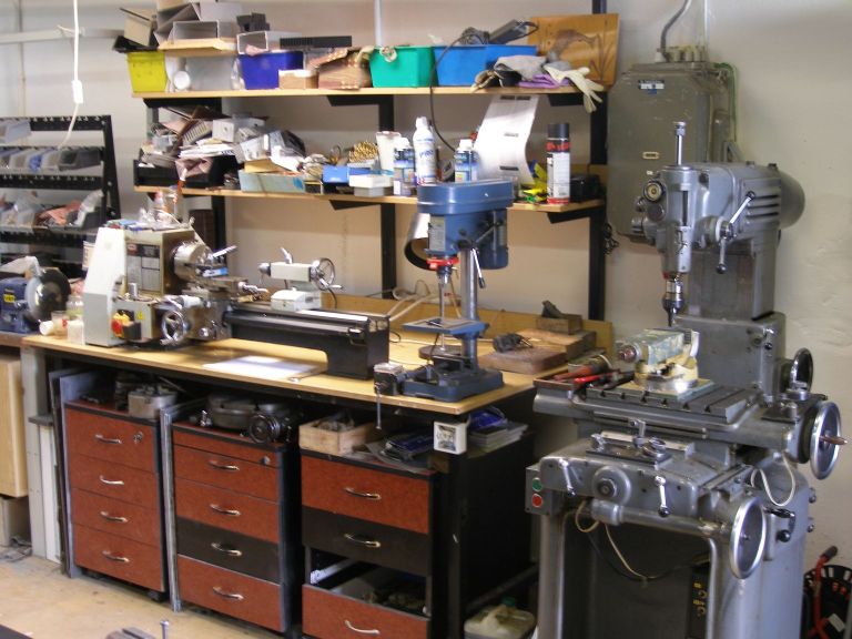 Stall with lathe, milling machine, drilling machines