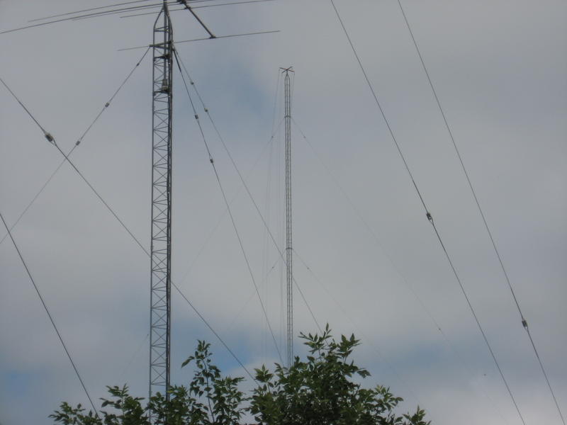 Neww 200 foot tower for 160 & 80 mtr 4sq transmit antennas