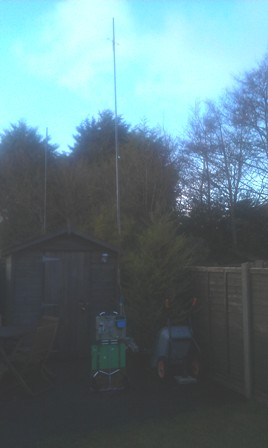 Trolley with deployed 1/4 wave vertical antenna and capacitive hat for 20m