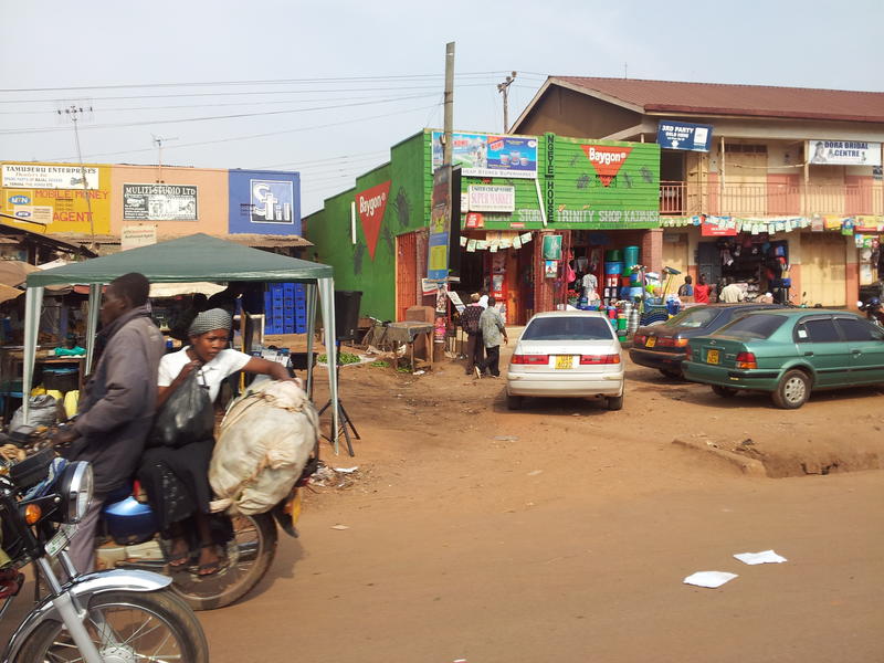5X8C - Visit of Kampala